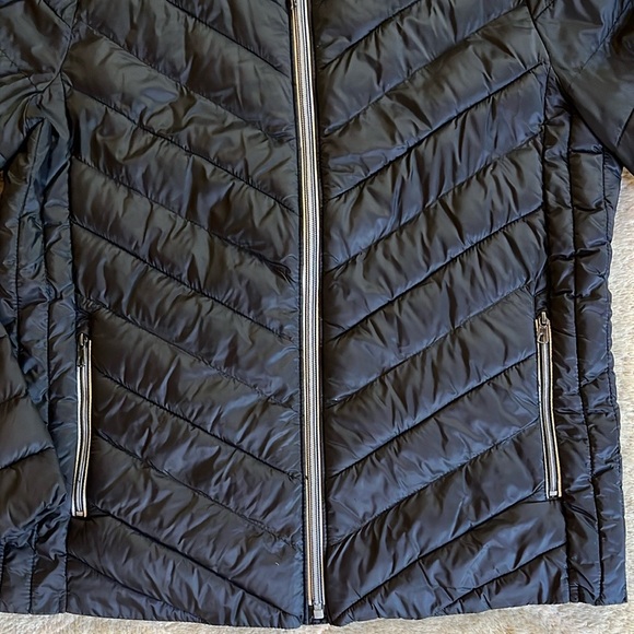 GAP Puffer Jacket - Picture 6 of 13
